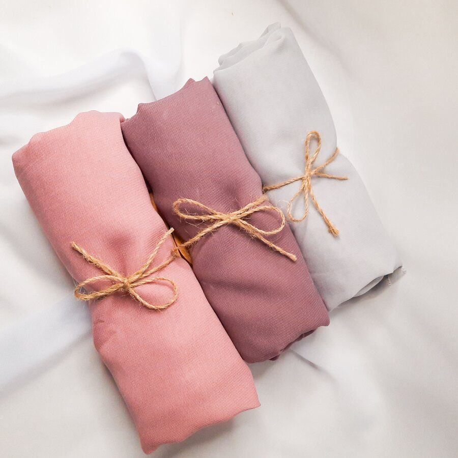 Rolled muslin, jute-tied